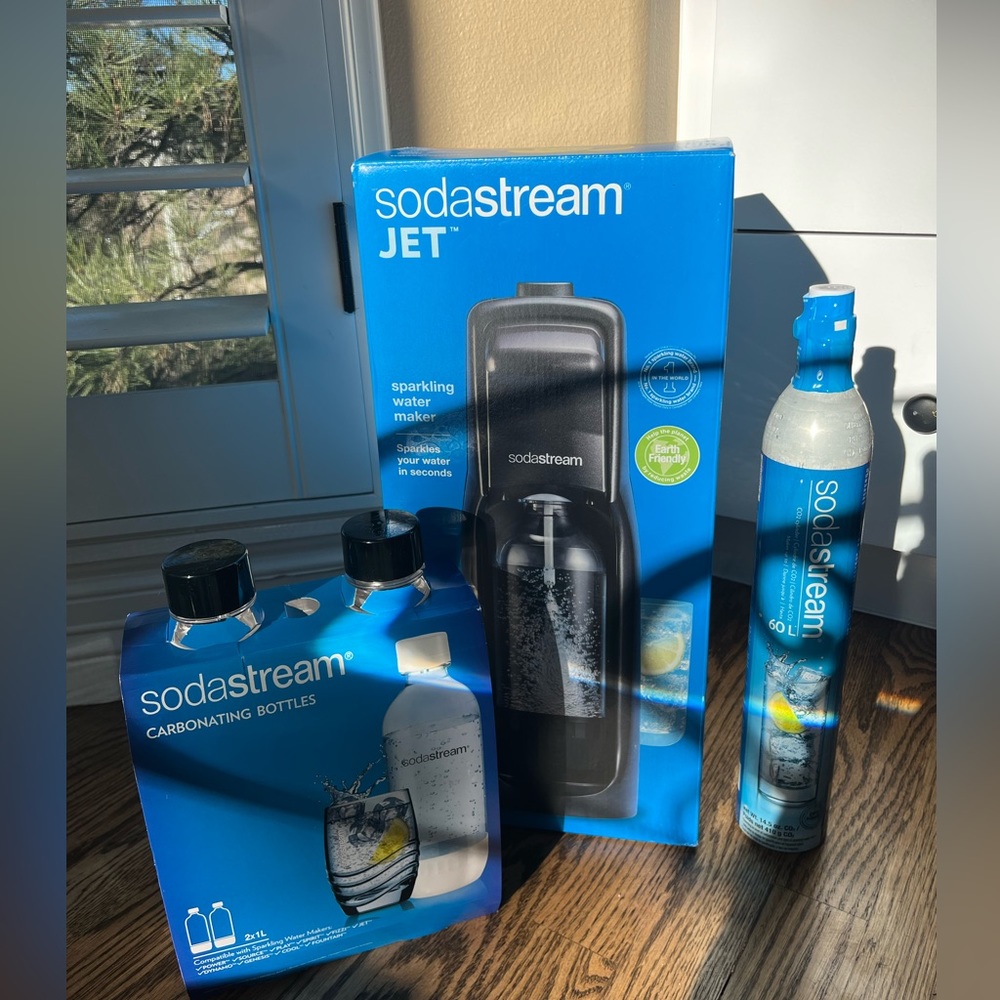 Soda Stream Bundle containing Jet, Carbonating Bottles, and CO2 cylinder